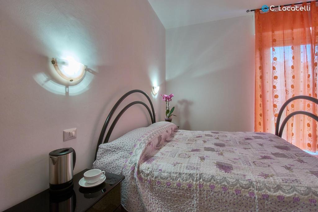 Een bed of bedden in een kamer bij Casa della nonna