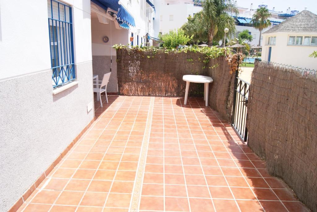 Fotografia z galérie ubytovania Costa Ballena Cómodo Bajo con Piscina, Patio y 3 Dormitorios Parking free v destinácii Rota