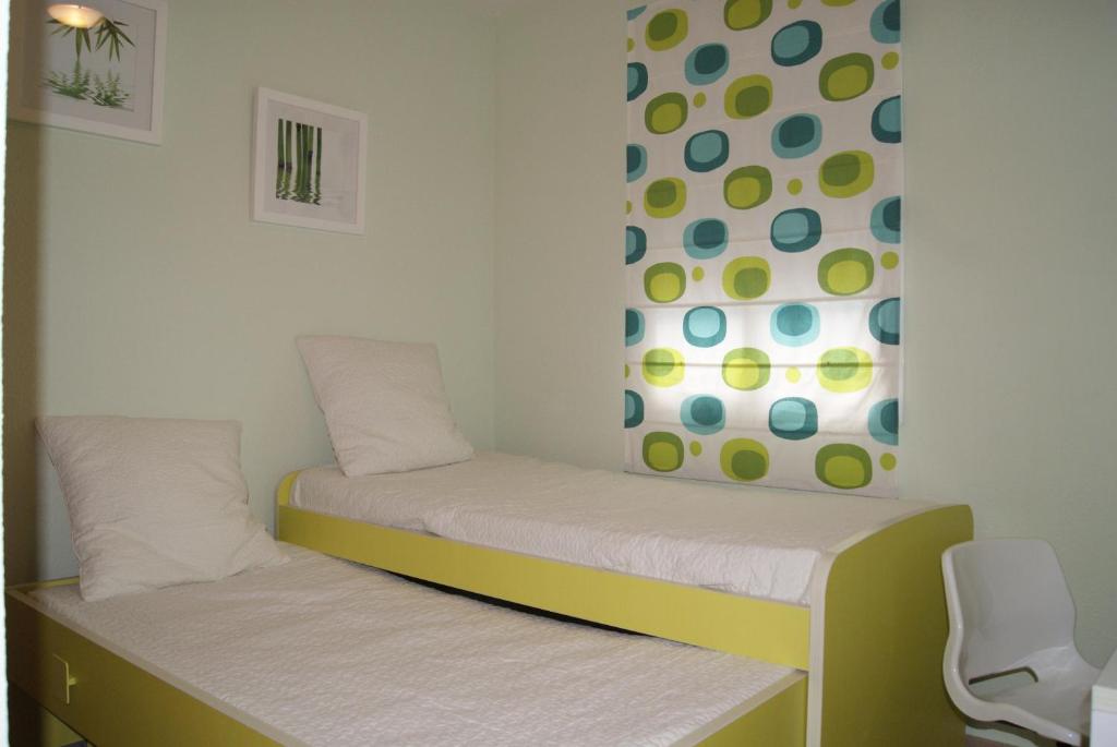 Posteľ alebo postele v izbe v ubytovaní Costa Ballena Cómodo Bajo con Piscina, Patio y 3 Dormitorios Parking free