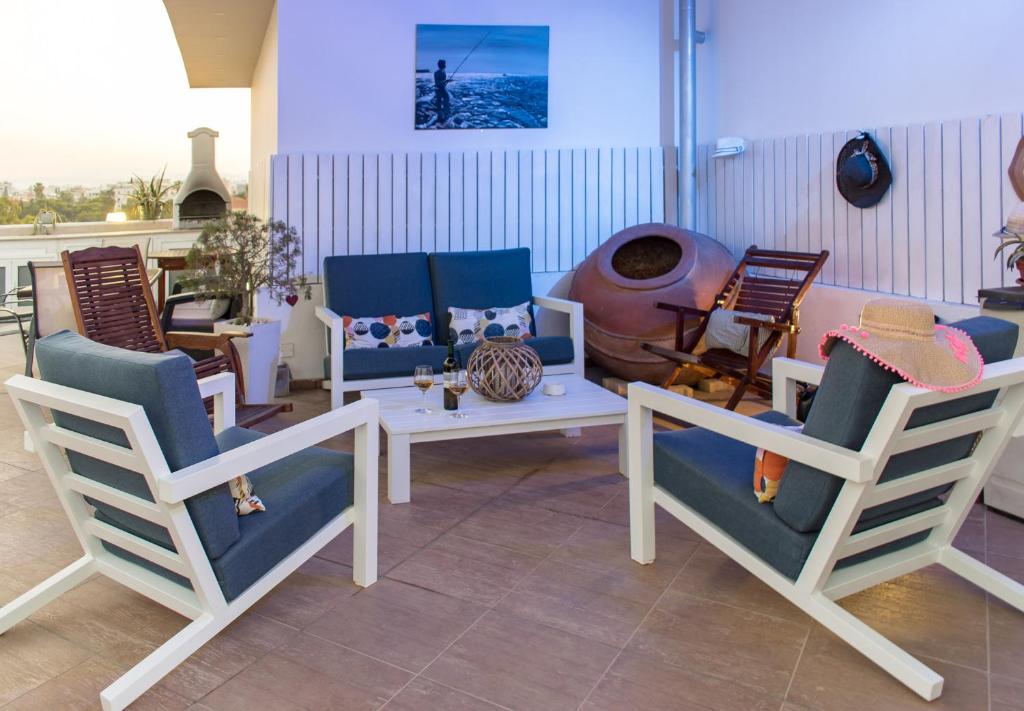 Posezení v ubytování Mesogios House Suites