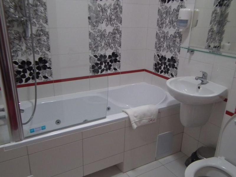 Hotel Rytwiany - Chambre Simple Avec Salle De Bains