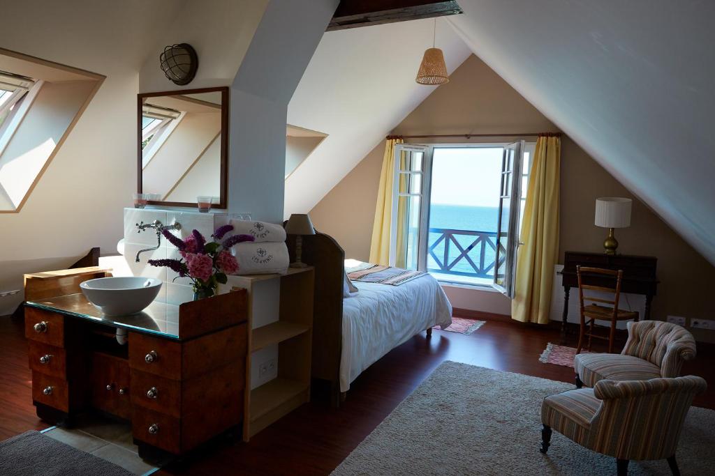 Chambres d'hôtes Les 4 Vents Pointe du Hoc - Landing Beaches - Le Loft Sous Les Toits - The Loft Under The Roof