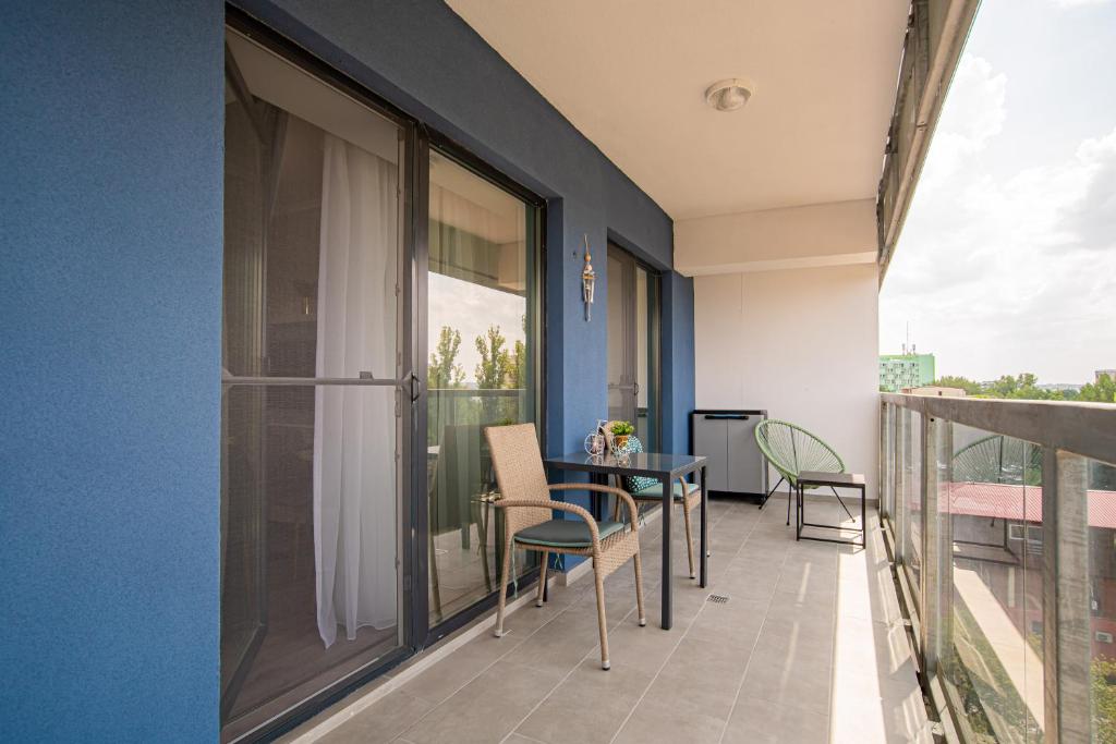 Ein Balkon oder eine Terrasse in der Unterkunft ByTheSea Superior Apartments