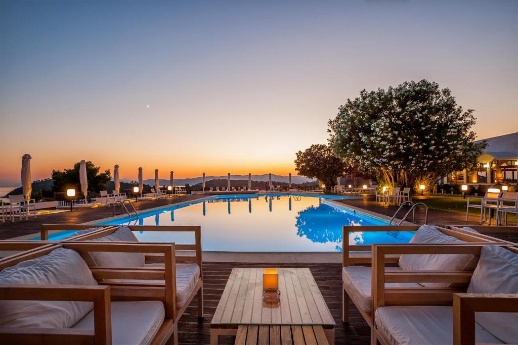 Piscine de l'établissement Skiathos Palace Hotel ou située à proximité