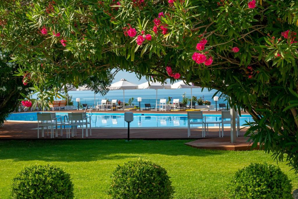 Piscine de l'établissement Skiathos Palace Hotel ou située à proximité