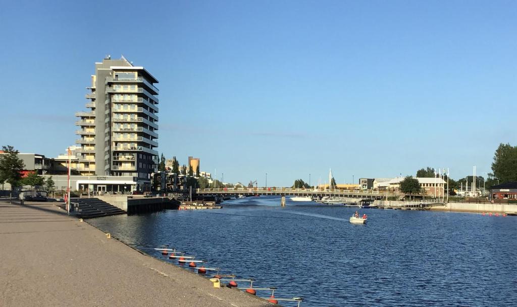 Výhled na řeku, která protéká v blízkosti apartmánu