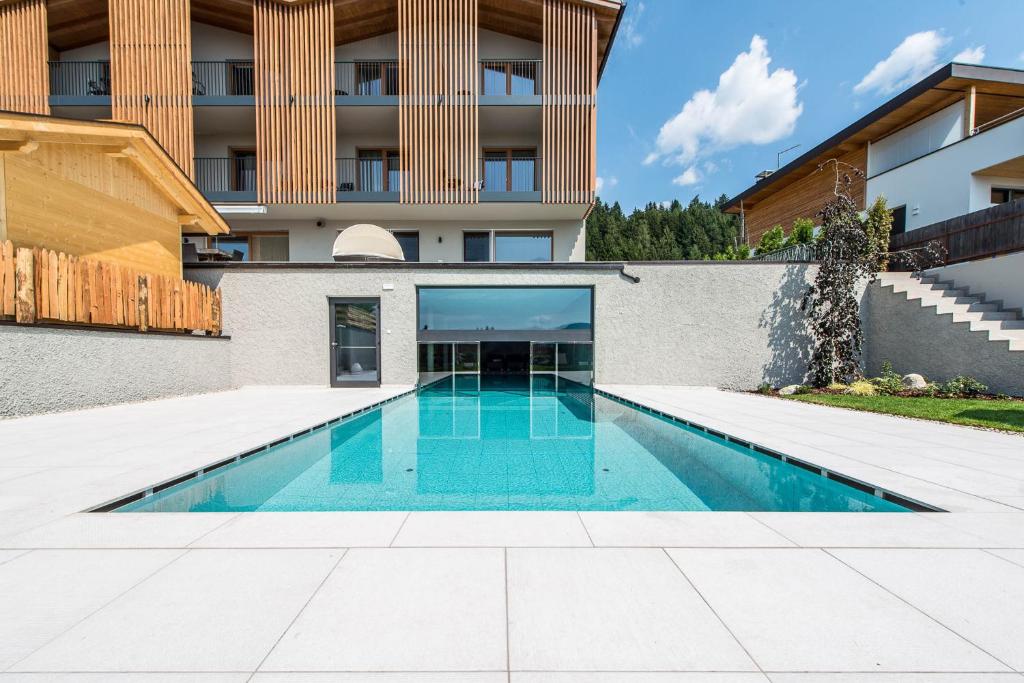Bazén v ubytovaní Hotel Sonnenheim alebo v jeho blízkosti