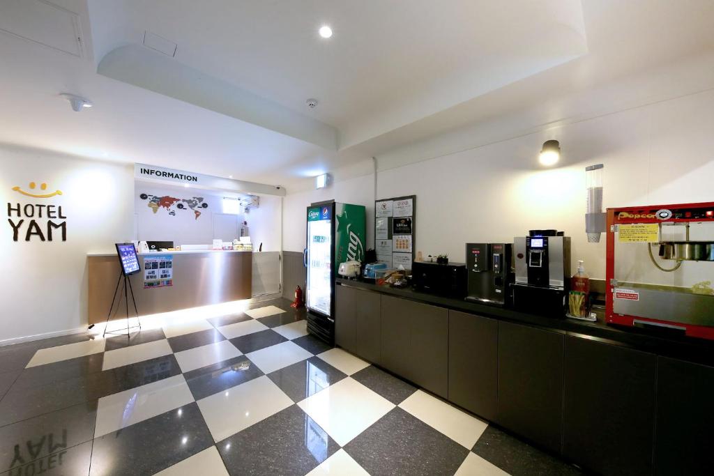 Příslušenství pro přípravu čaje a kávy v ubytování Hotel Yam