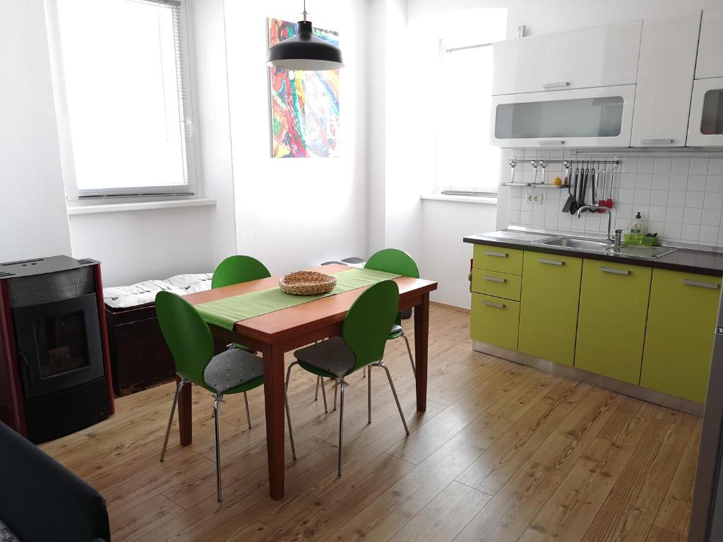 Kuhinja oz. manjša kuhinja v nastanitvi Apartma Taperin Piran