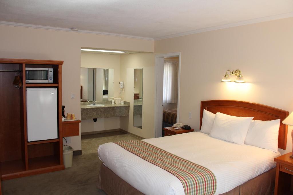 
Queen Room - Non-Smoking
