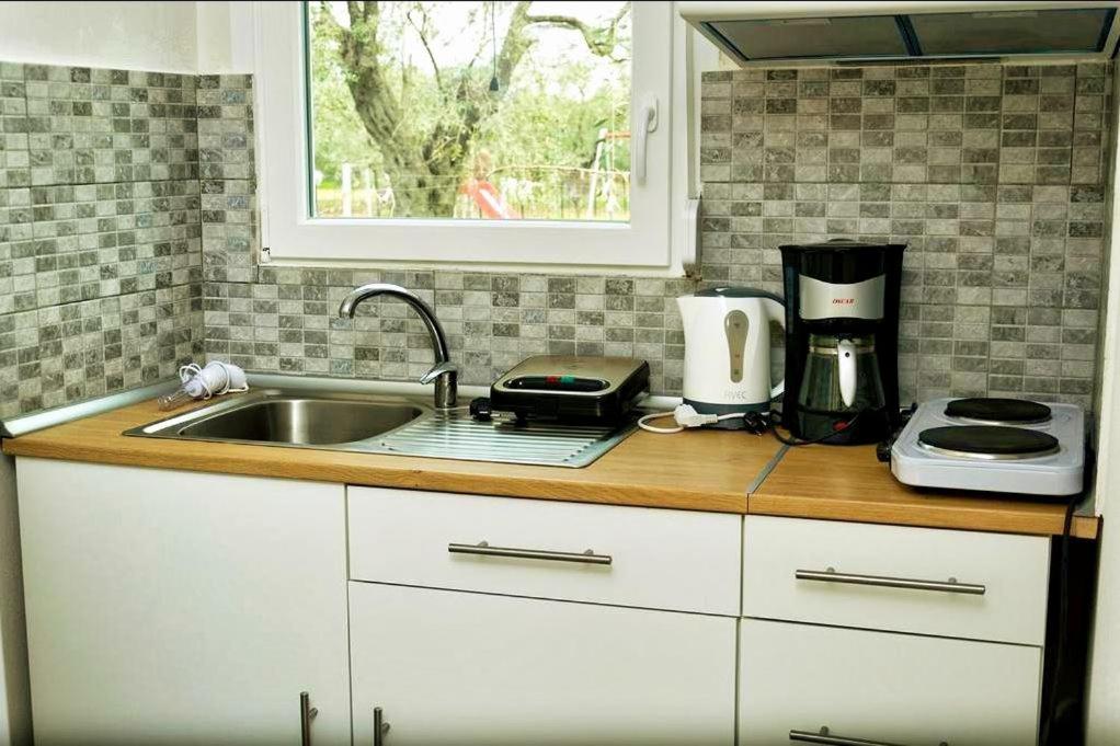 Kuchyň nebo kuchyňský kout v ubytování Cristi Apartments