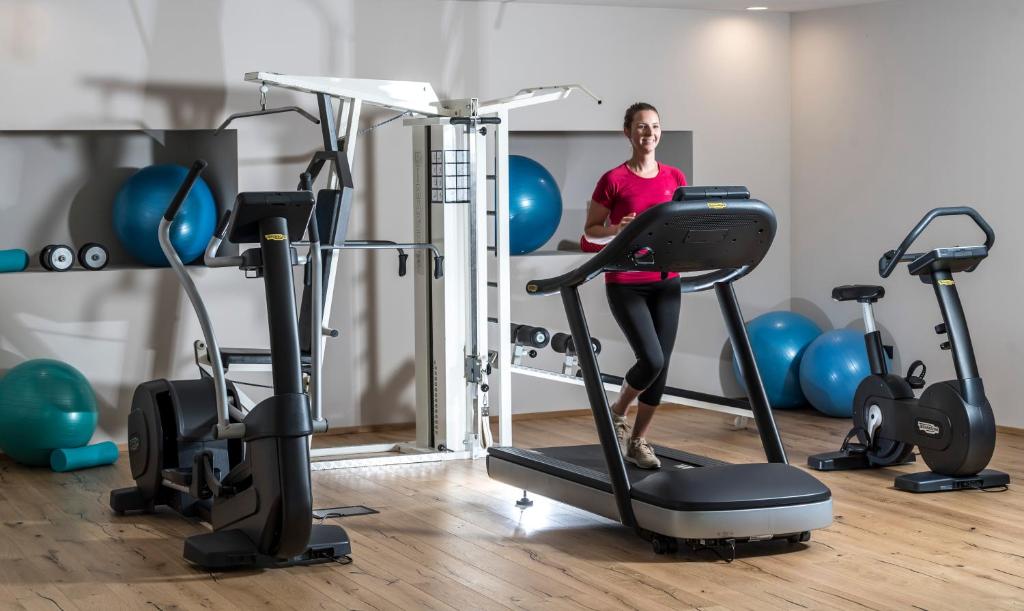 Fitness centrum a/nebo fitness zařízení v ubytování Hotel Das Stachelburg