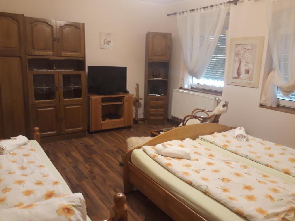 Zdjęcie z galerii obiektu City Camping& Apartman &Bungalow w Győr