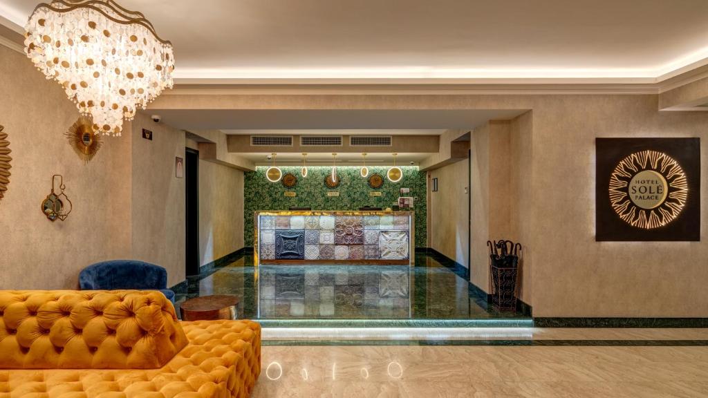 Bazén v ubytování Sole Palace nebo v jeho okolí