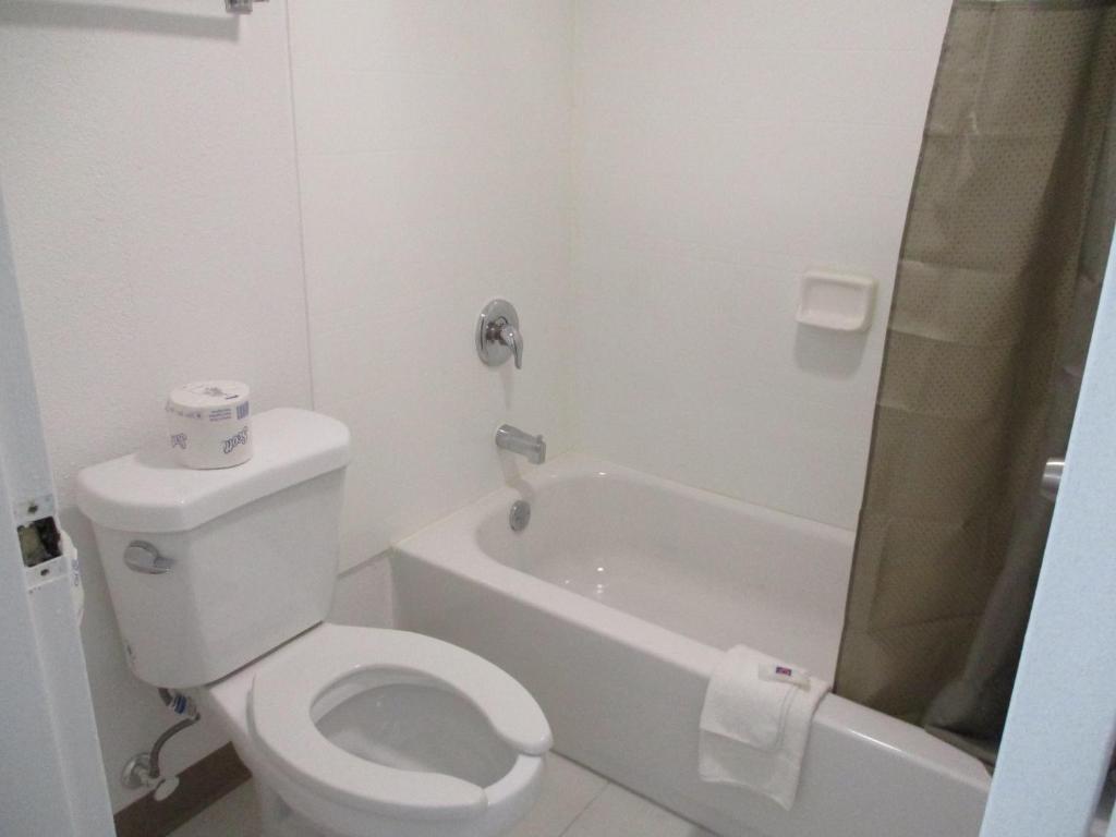 Motel 6 Chattanooga - Airport - Habitación Con Cama Grande - No Fumadores