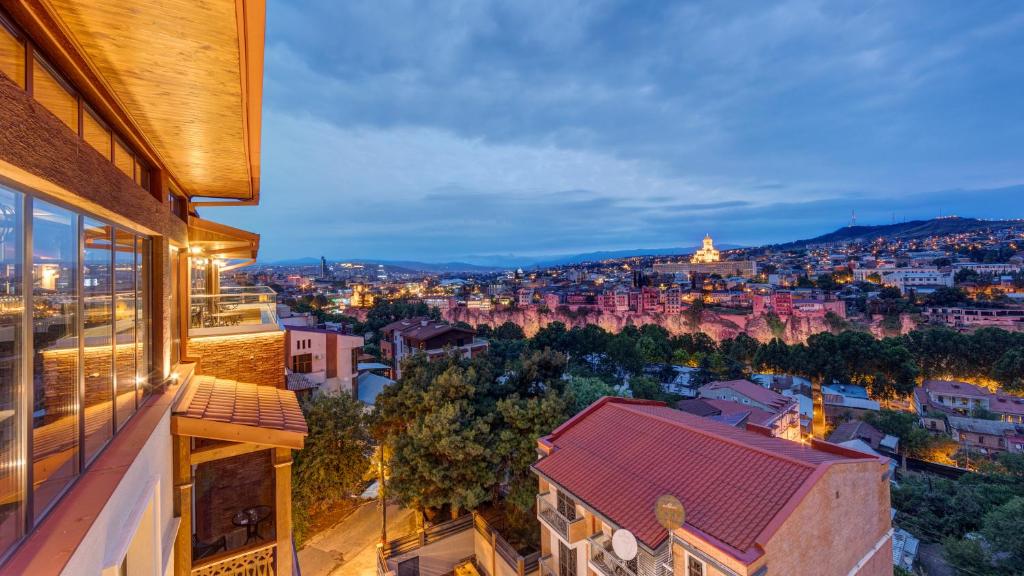 Nespecifikovaný výhled na hory nebo výhled na hory při pohledu z hotelu