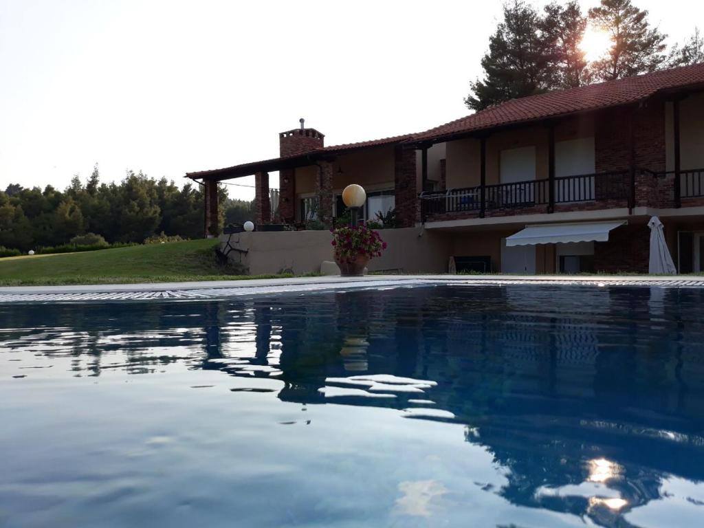 Bassein majutusasutuses Villa Sourouko või selle lähedal