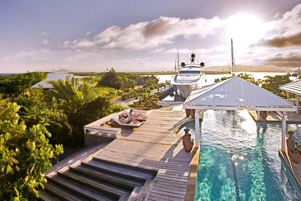 Bazén v ubytování Barefoot Cay Resort nebo v jeho okolí