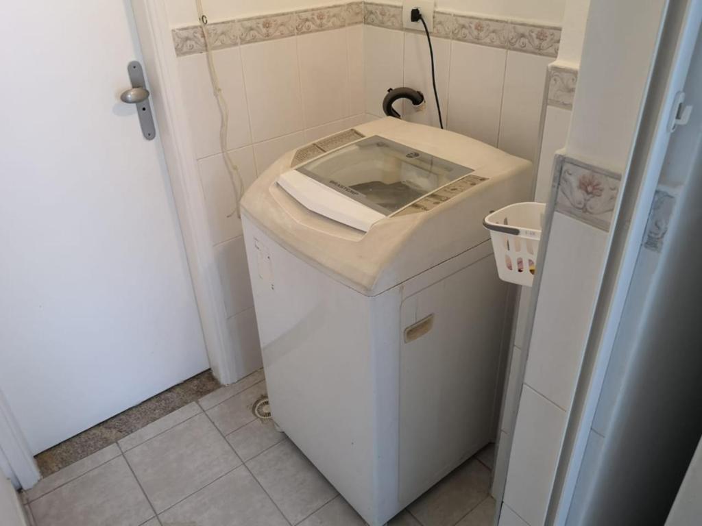  Apartament with AC half block away from the beach