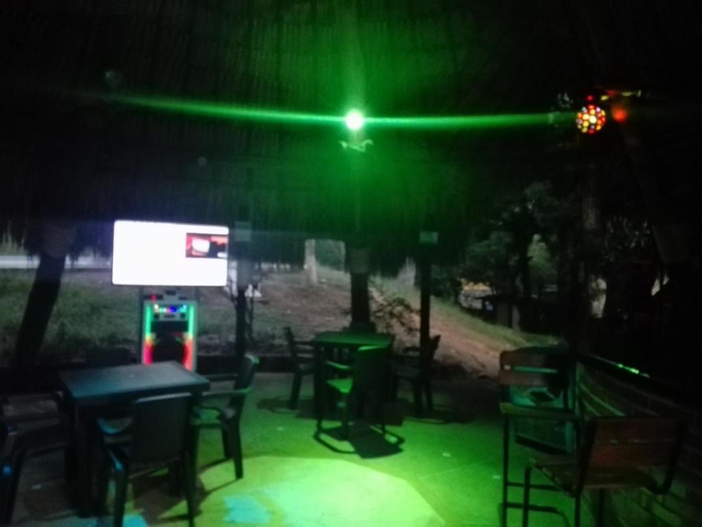 Večerní zábavní program pro hosty v ubytování Eco Hotel El Reposo