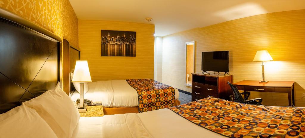 Elmhurst Hotel - 