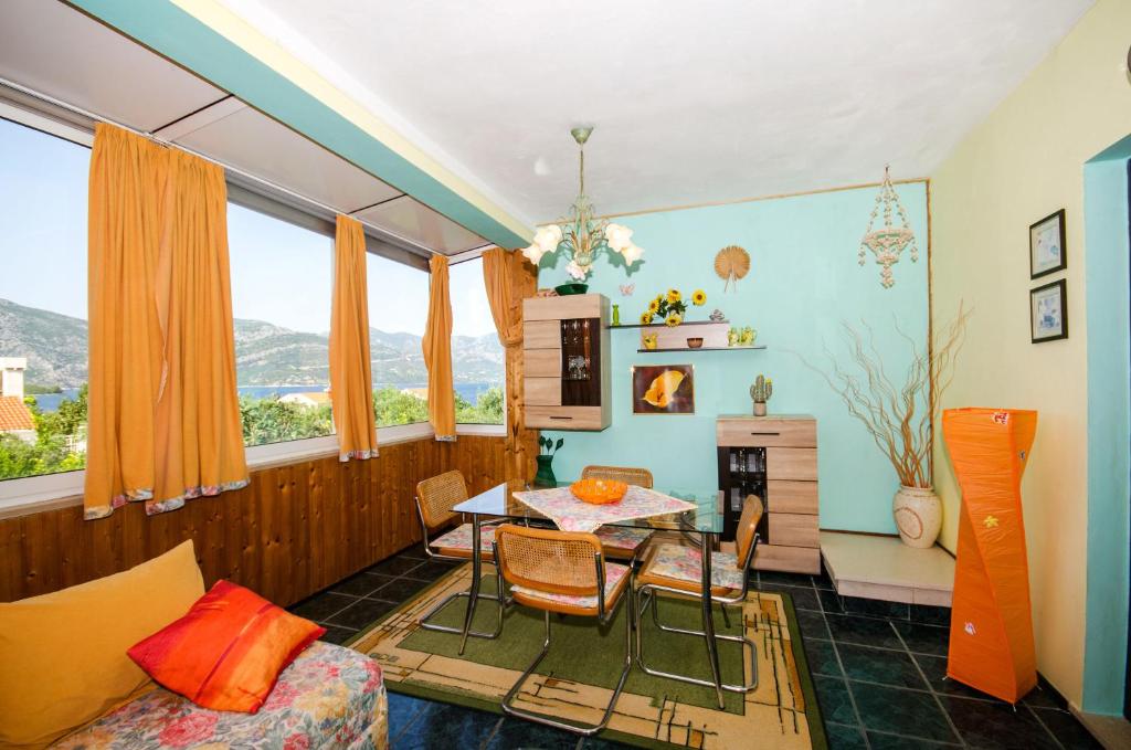 Nespecifikovaný výhled na hory nebo výhled na hory při pohledu z apartmánu
