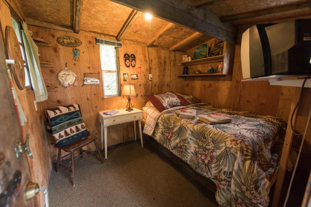 Nauti Otter Inn and Yurt Village - Cabaña Con Baño Compartido Con Baño Compartido