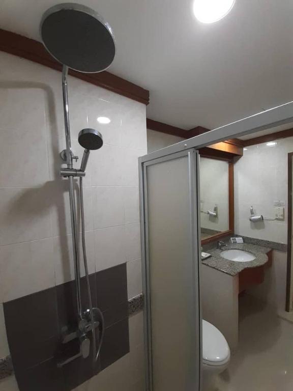Koupelna v ubytování Sara Hotel