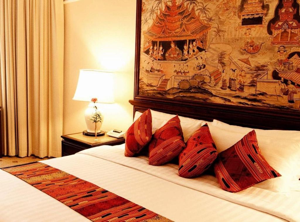 Uma cama ou camas num quarto em Wiang Inn Hotel