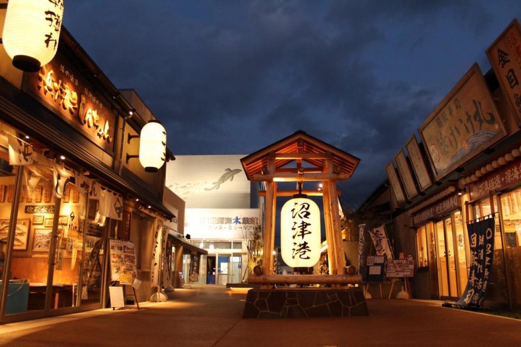 ภาพในคลังภาพของ Minato Oasis Numazu / 沼津観光の中心、伊豆観光の拠点に好立地！沼津港に位置し交通・飲食・コンビニ等至便です！ ในนุมาซุ