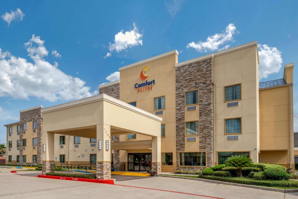 a rendering of the front of a hotel at Comfort Suites Baytown I – 10 in Baytown