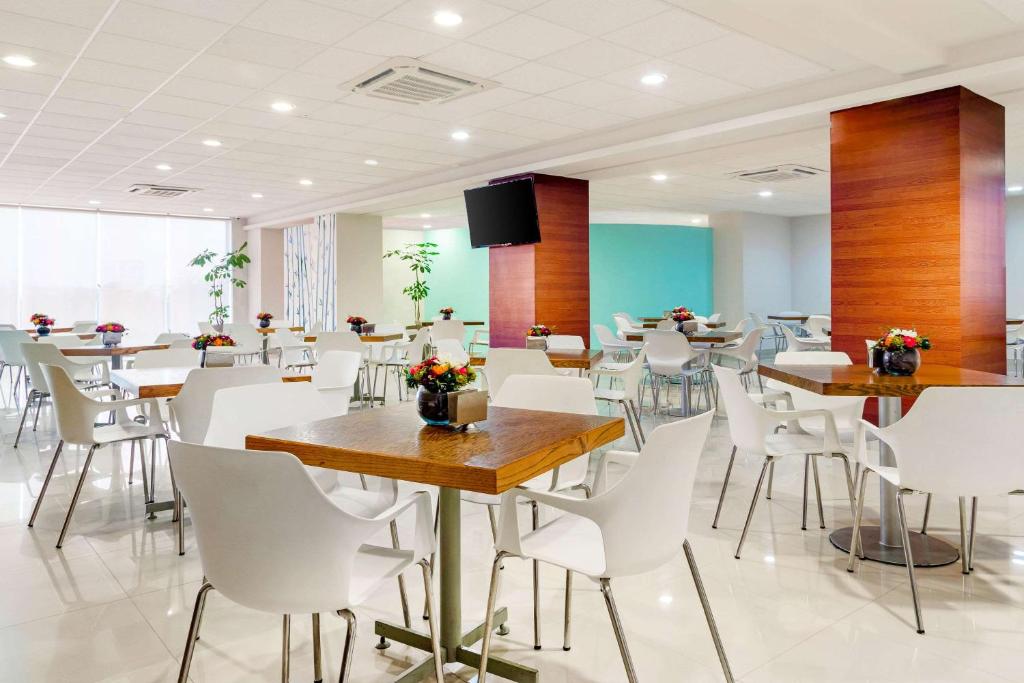 Restaurace v ubytování Sleep Inn Mazatlan