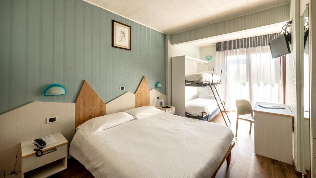 Un pat sau paturi într-o cameră la Hotel Club Funivia