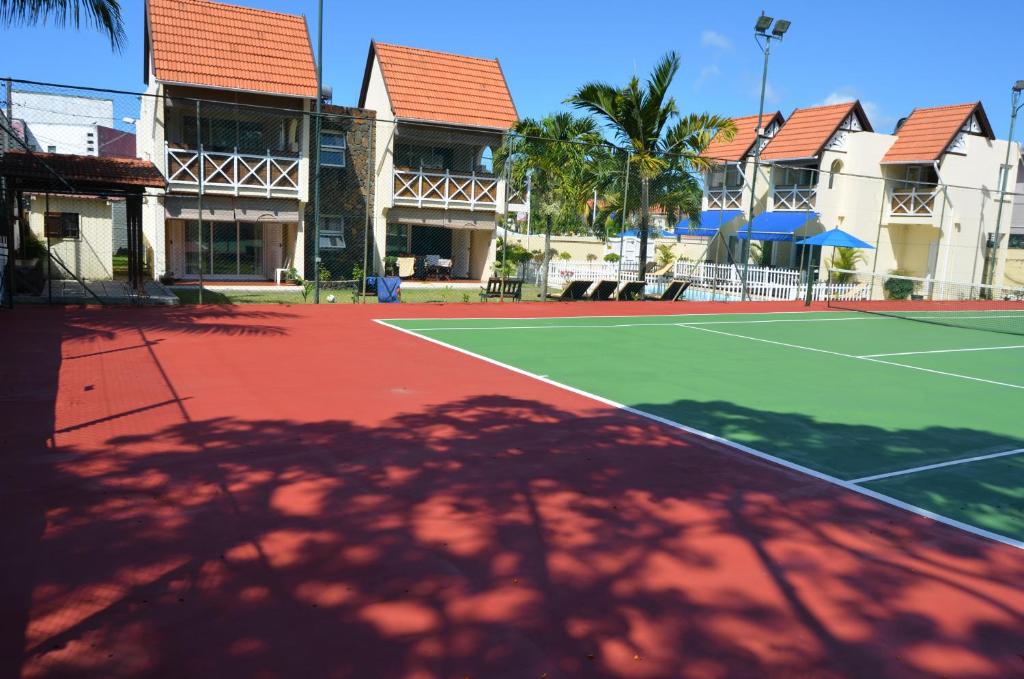 Tenis a/nebo squash v ubytování La Pointe Villas nebo okolí