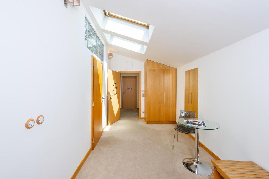 Telewizja i/lub zestaw kina domowego w obiekcie THE ROOMS
