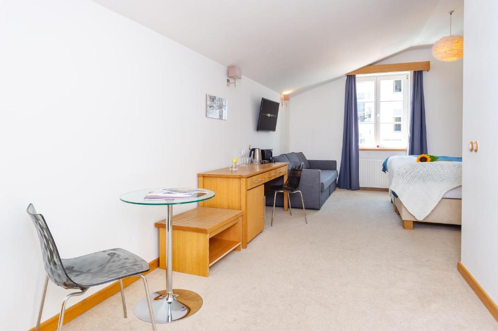 Telewizja i/lub zestaw kina domowego w obiekcie THE ROOMS