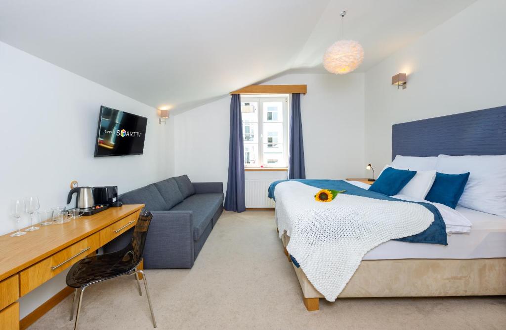 Telewizja i/lub zestaw kina domowego w obiekcie THE ROOMS