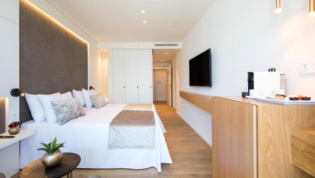 TV a/nebo společenská místnost v ubytování Golden Costa Salou - Adults Only 4* Sup