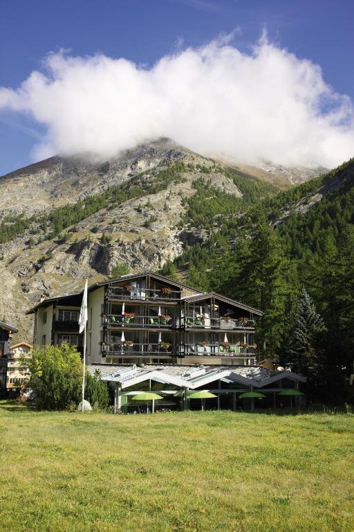 Nespecifikovaný výhled na hory nebo výhled na hory při pohledu z hotelu