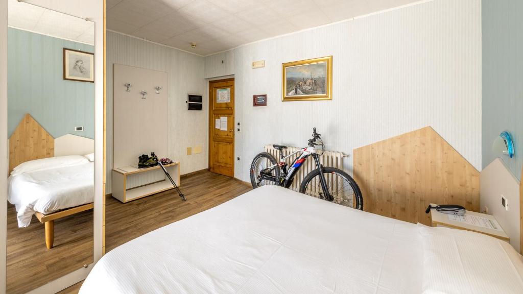 Postel nebo postele na pokoji v ubytování Hotel Club Funivia