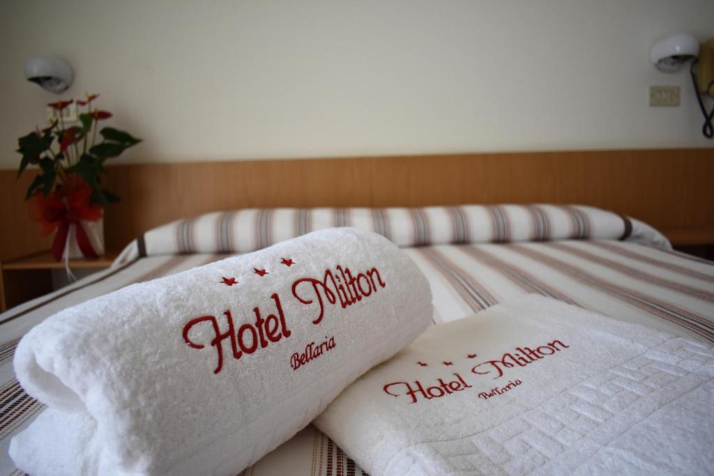 Postel nebo postele na pokoji v ubytování Hotel Milton