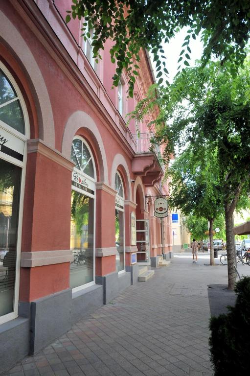 Fotografie z fotogalerie ubytování Piros Arany Panzió Kalocsa v destinaci Kalocsa