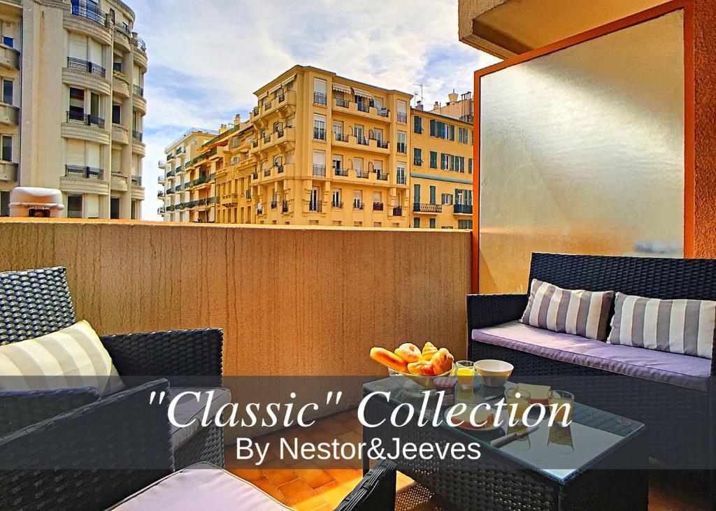 - Balcón con mesa, sillas y edificios en Nestor&Jeeves - CARDELINE TERRASSE - Very close sea - Spacious en Niza