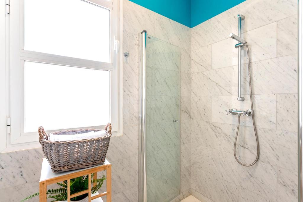 Genteel Home Larios - 16