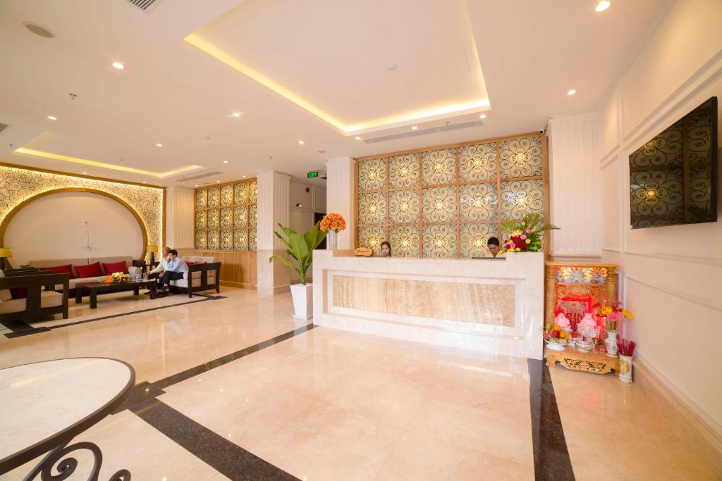 TV a/nebo společenská místnost v ubytování Edele Hotel Nha Trang Beach