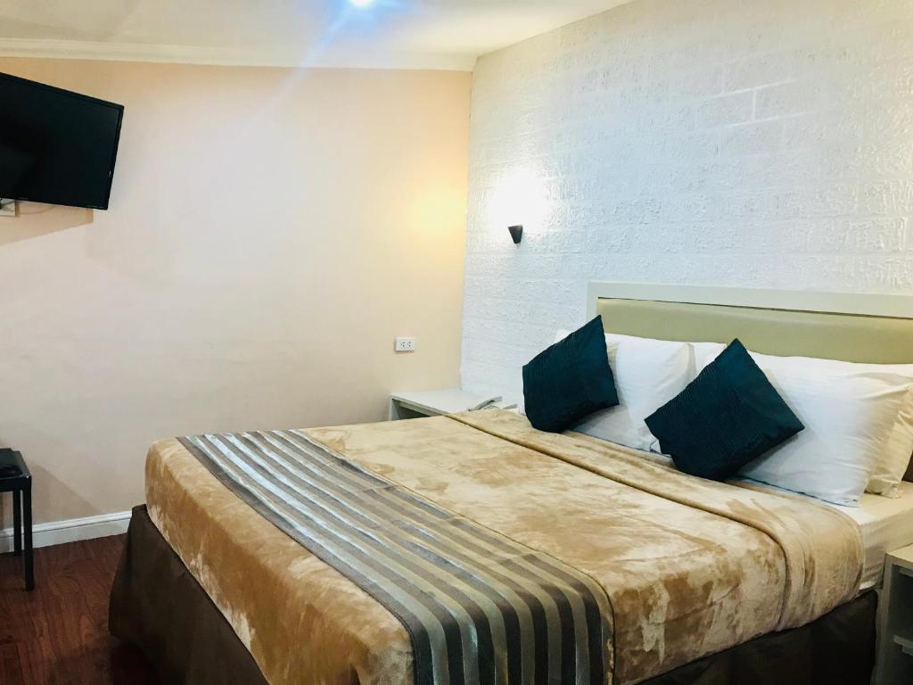Postel nebo postele na pokoji v ubytování Urban Travellers Hotel