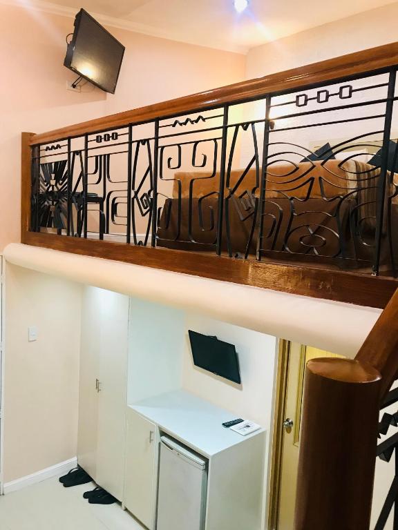 TV a/nebo společenská místnost v ubytování Urban Travellers Hotel