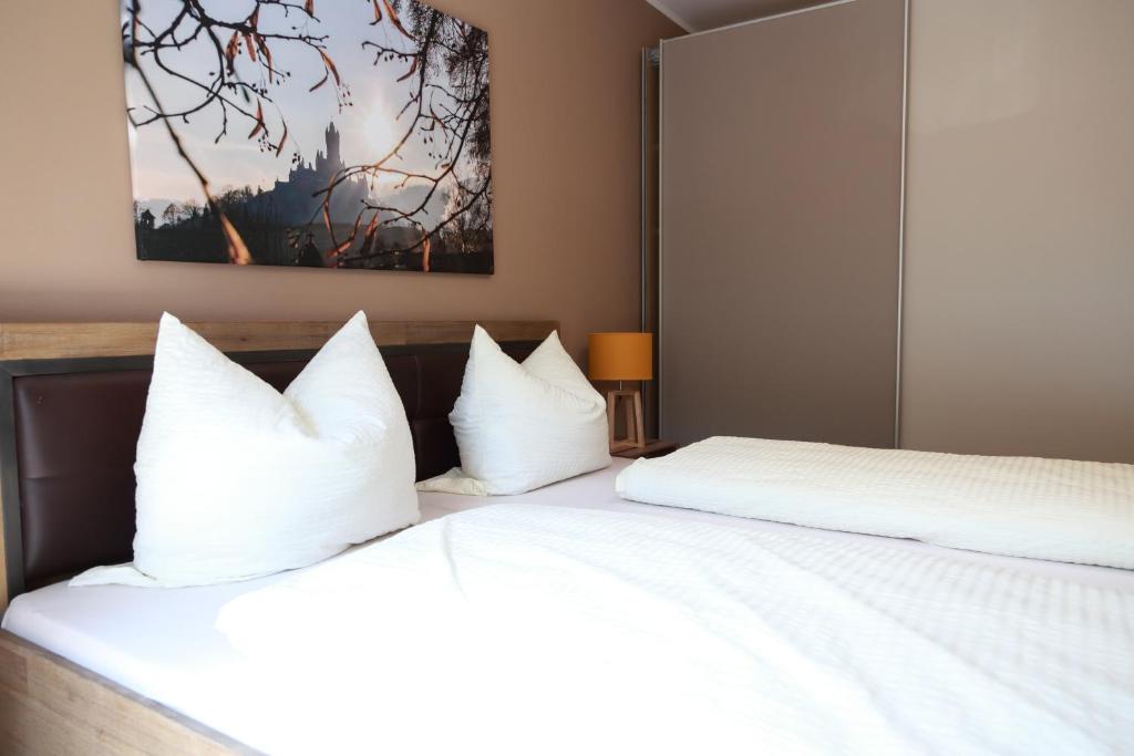 a bedroom with two beds with white pillows at Feriendomizil Zur Burg in Cochem