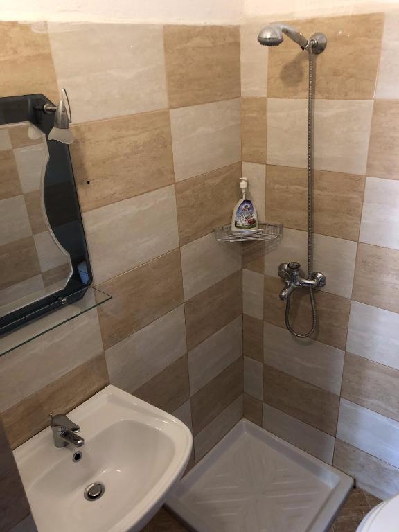 Tomor Shehu Guest House - Image 2