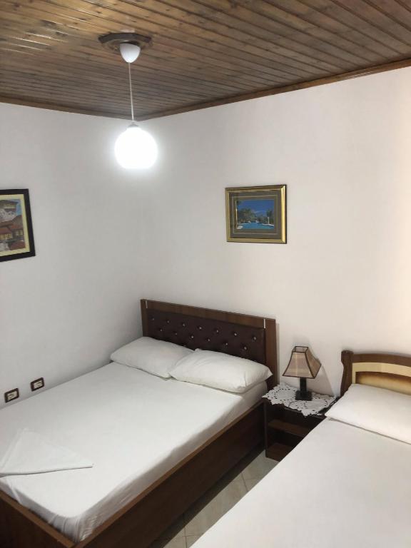 Letto o letti in una camera di Tomor Shehu Guest House